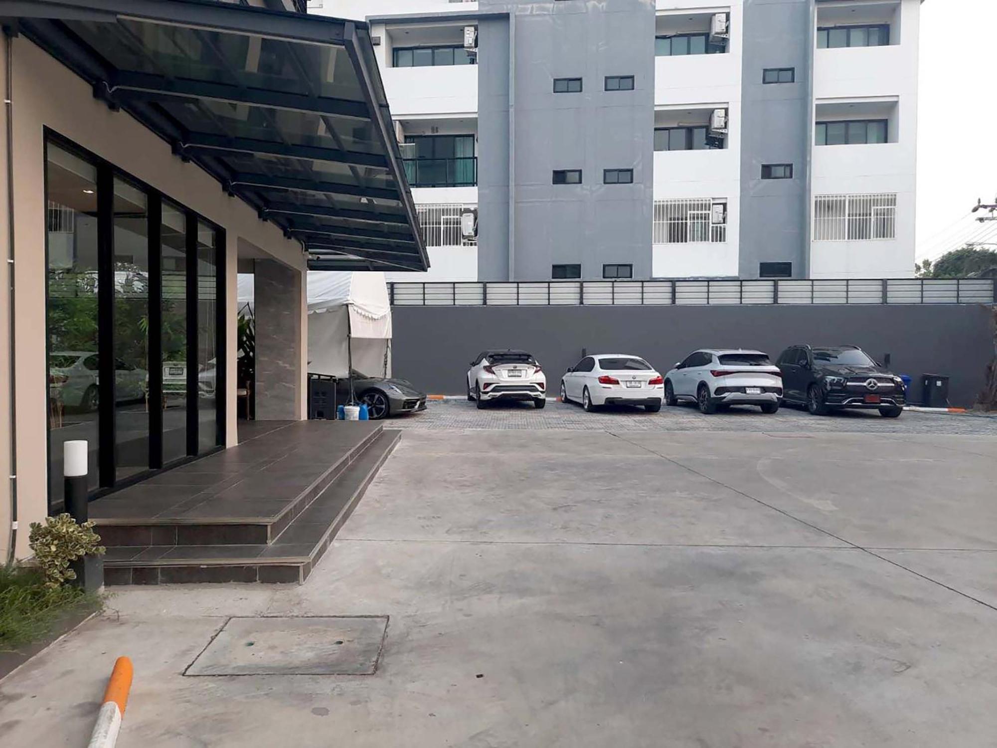 The 9 Residence Hotel Bangkok Exterior photo